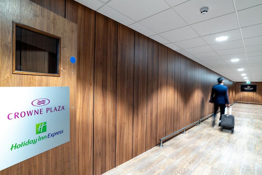 Отель Crowne Plaza London Heathrow T4 By Ihg Хитроу Экстерьер фото